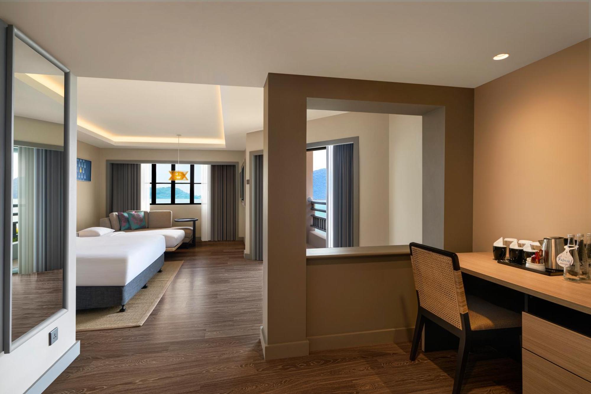 Hotel Doubletree By Hilton Damai Laut Lumut Exterior foto