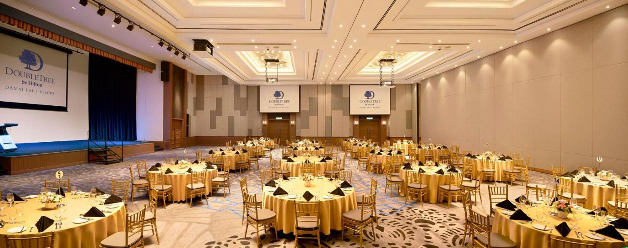 Hotel Doubletree By Hilton Damai Laut Lumut Exterior foto
