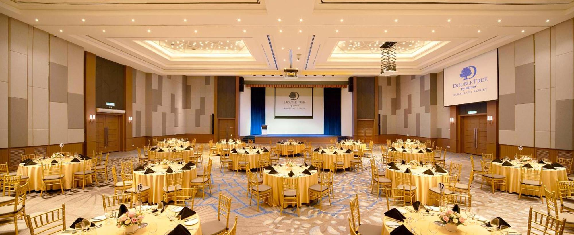 Hotel Doubletree By Hilton Damai Laut Lumut Exterior foto